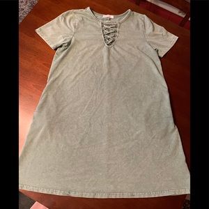 Dress- never worn -boutique - criss cross top